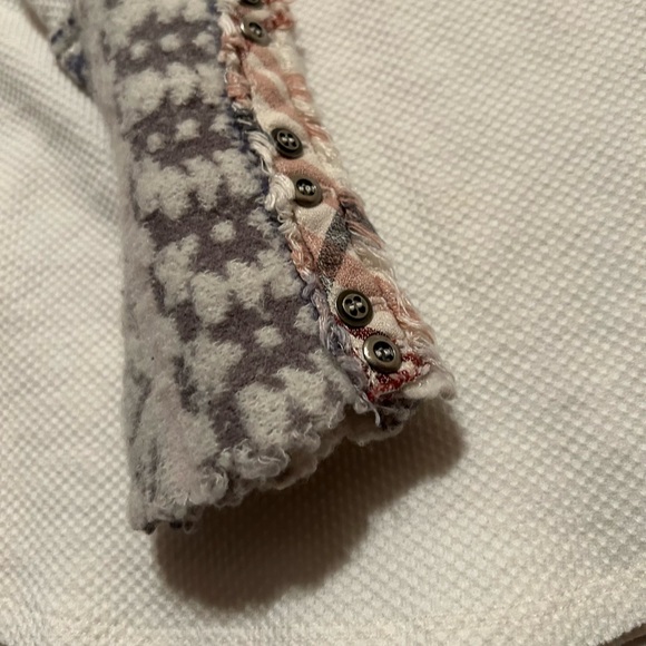 We the free long sleeve shirt with sleeve detail size medium - Picture 2 of 4